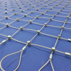 Сетка нержавеющая тросовая со скобочным креплением и квадратной ячейкой Н9 7х7 AISI 316 20х20х1 мм